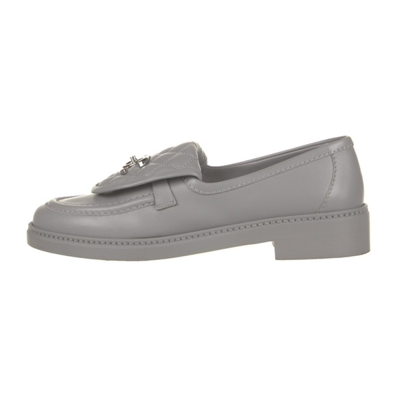 Chanel Leather Loafers
Grey
Interlocking CC Logo WORN TWICE - Picture 3 of 5